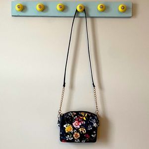 Imoshion Black Floral Crossbody Wristlet Clutch